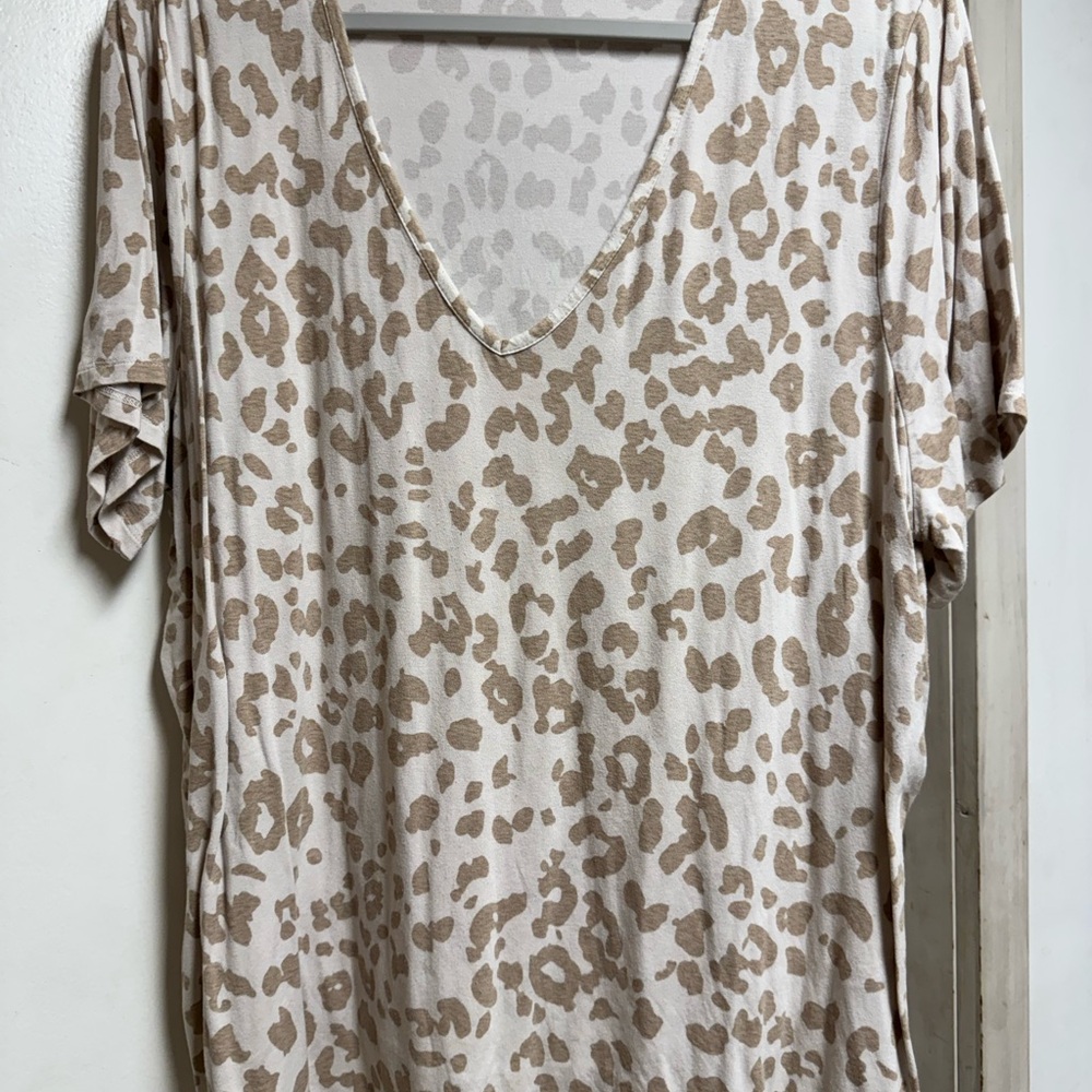 Old Navy Luxe Cream Short Sleeve T-Shirt